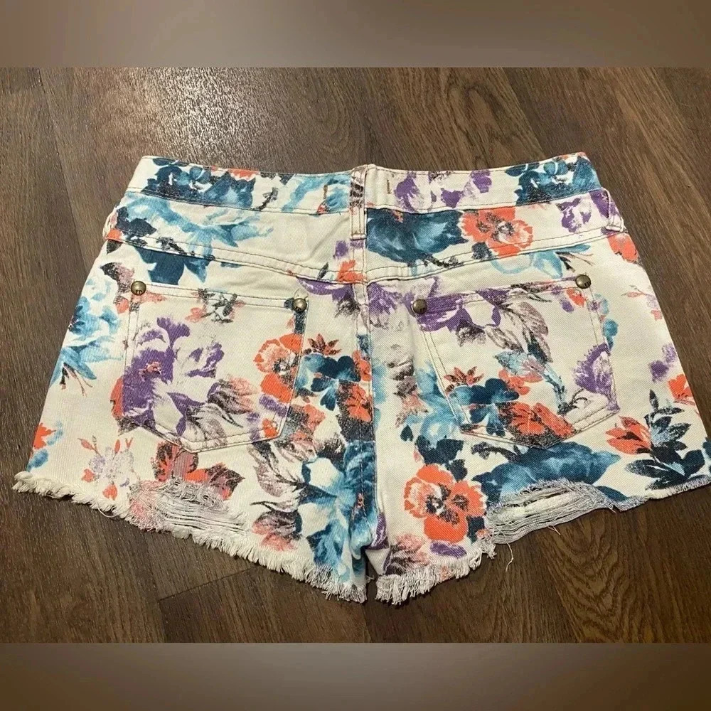 Free People White Floral Print Denim Distressed High Waist Shorts Size 26 - Picture 2 of 9